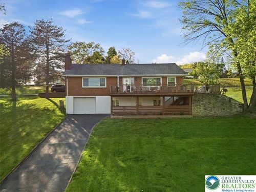 1115 Crestview Dr, Stroudsburg, PA, 18360-9710 | Card Image
