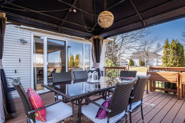 32 Abbey Dawn Dr, House other with 3 bedrooms, 3 bathrooms and 4 parking in Bath ON | Image 43