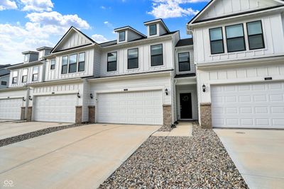 3266 Morab Drive, Townhouse with 3 bedrooms, 2 bathrooms and null parking in Zionsville IN | Image 2