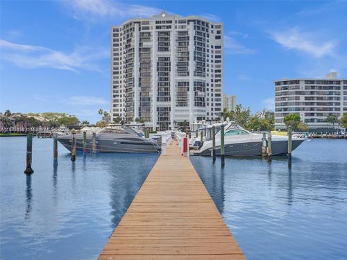 2753 S Parkview Dr, Hallandale Beach, FL, 33009-2900 | Card Image