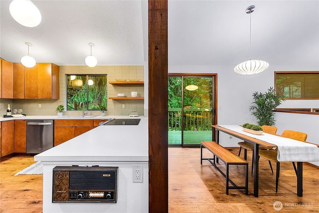 Open-concept kitchen and dinning room | Image 13