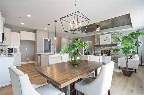 405 Sw Redbud Ct, Blue Springs, MO, 64014-4577 | Card Image