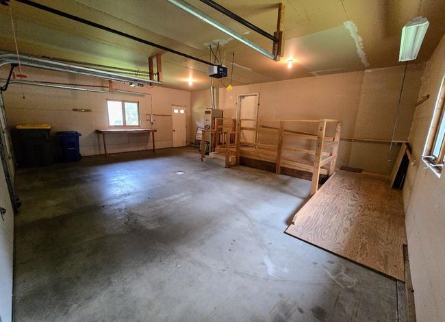 28 x 22 Insulated, heated, ramp, sheet rock walls | Image 5