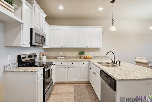 17457 Berkshire Dr, Prairieville, LA, 70769-5690 | Card Image