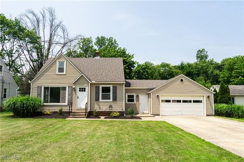 6580 Crossview Rd, Seven Hills, OH, 44131-3109 | Card Image