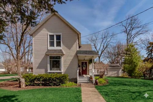 121 S Walkup Ave, Crystal Lake, IL, 60014-6149 | Card Image