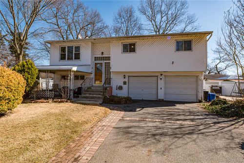 57 Rockland Ave, Babylon, NY, 11704-1831 | Card Image
