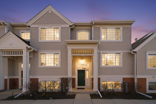 542 Cary Woods Cir, Cary, IL, 60013-2069 | Card Image