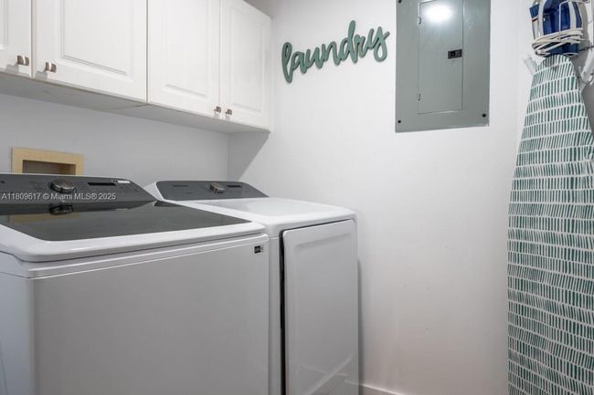 APT-401 - 17050 N Bay Rd, Condo with 2 bedrooms, 2 bathrooms and null parking in Sunny Isles Beach FL | Image 23