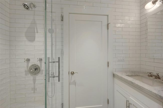 Full bathroom connects to office/guest room | Image 9