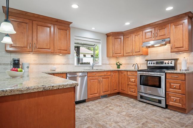 4195 207 A St, House other with 4 bedrooms, 3 bathrooms and 20 parking in Langley BC | Image 11