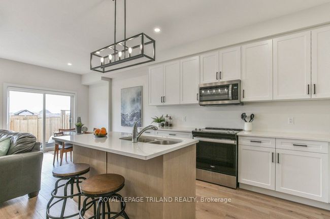 6713 Hayward Dr, House attached with 3 bedrooms, 3 bathrooms and 1 parking in London ON | Image 7