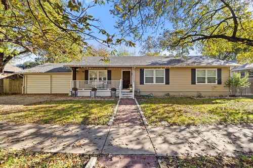 1221 S Austin Ave, Georgetown, TX, 78626-6714 | Card Image