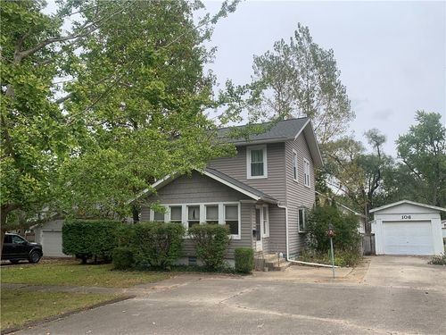 106 Cedar St, Pana, IL, 62557-1426 | Card Image