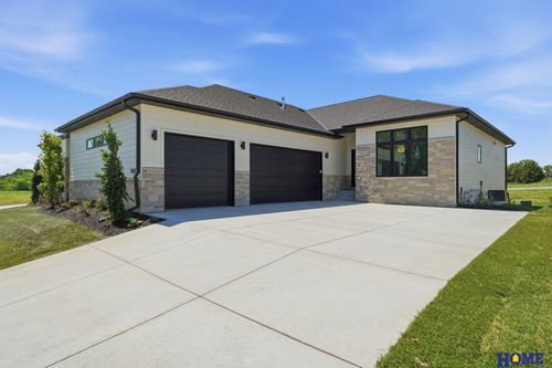 9207 Triana Ln, Lincoln, NE, 68520-1540 | Card Image