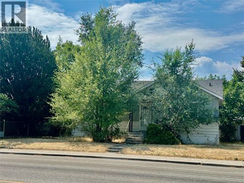 2038 Richter St, Kelowna, BC, V1Y2N5 | Card Image