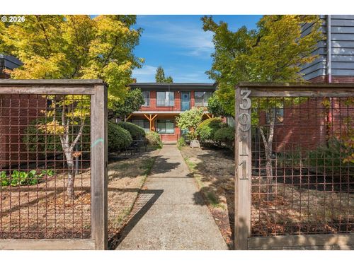 10-3911 Ne Killingsworth St, Portland, OR, 97211-7966 | Card Image