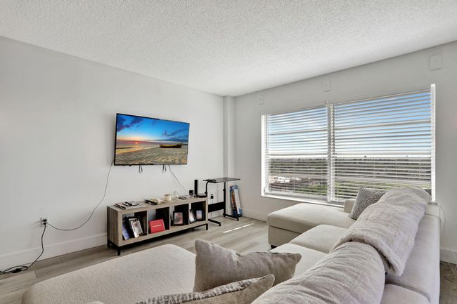 APT-914 - 4174 Inverrary Dr, Condo with 2 bedrooms, 2 bathrooms and null parking in Lauderhill FL | Image 5