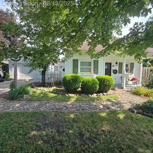 223 W Hosmer St, Saint Charles, MI, 48655-1727 | Card Image