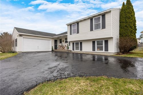 8346 Sextant Dr, Baldwinsville, NY, 13027-6213 | Card Image