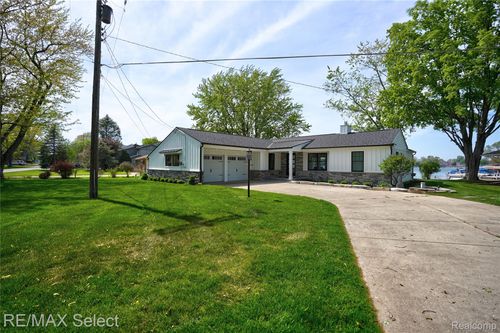 14240 Moffett Dr, Fenton, MI, 48430-3263 | Card Image