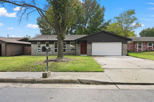 123 W Kent St, Broken Arrow, OK, 74012-7942 | Card Image