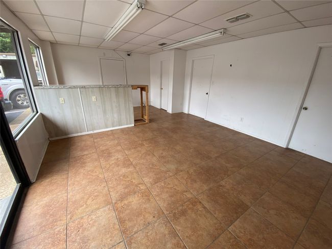 Suite 200 | Image 17