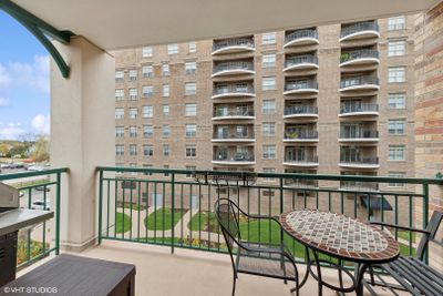 409 - 200 W Campbell Street, Condo with 2 bedrooms, 2 bathrooms and 1 parking in Arlington Heights IL | Image 2