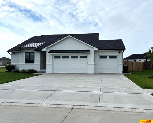 2745 Samuel Dr, Fremont, NE, 68025-6522 | Card Image
