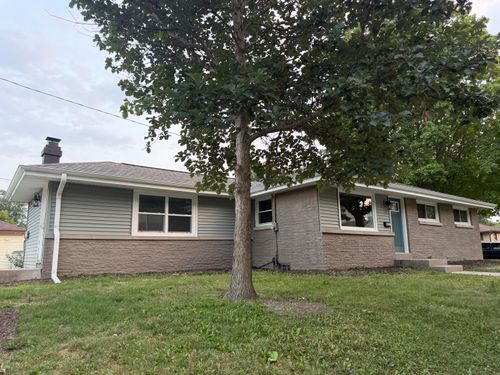 8035 W Warnimont Ave, Milwaukee, WI, 53220-1041 | Card Image