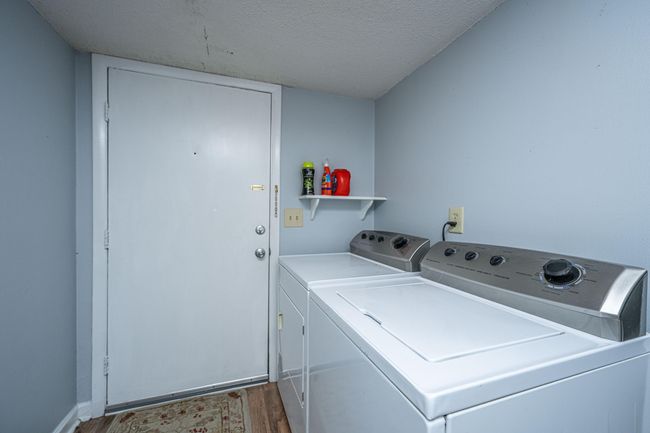 Laundy & Back door | Image 23