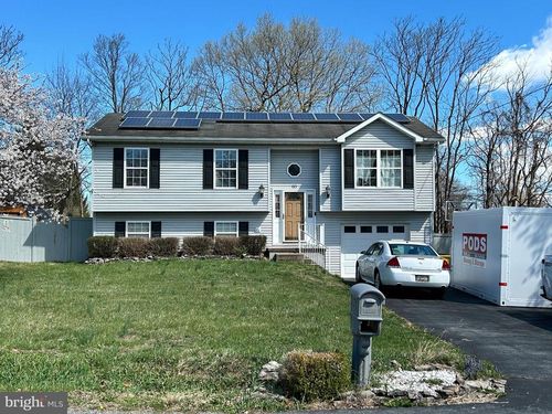 60 Wendover Dr, BUNKER HILL, WV, 25413-4260 | Card Image