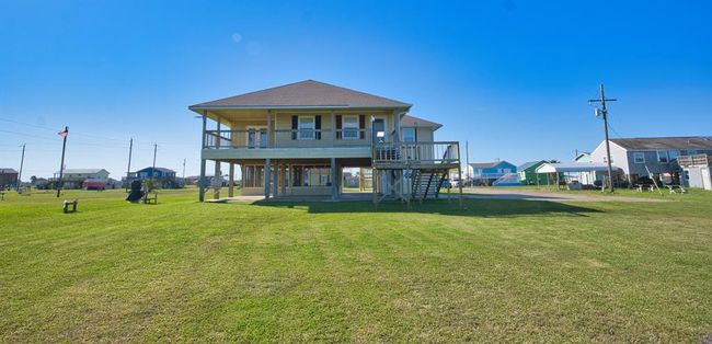 1709 County Road 441 D, House other with 3 bedrooms, 2 bathrooms and null parking in Brazoria TX | Image 13