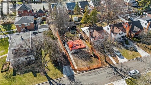 2383 Moy Ave, Windsor, ON, N8W2M9 | Card Image