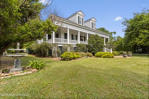 811 E Scenic Drive, Pass Christian, MS, 39571 | Card Image