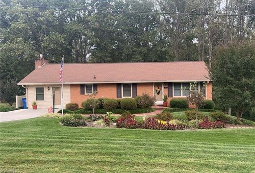 161 Ridgeview Dr, Mount Airy, NC, 27030-9299 | Card Image