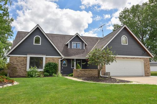 831 Oak Ridge Circle, Hartford, WI, 53027 | Card Image