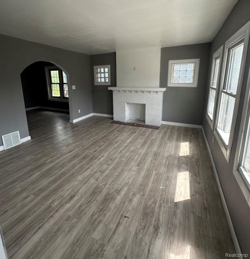 3220 Gladstone St, Detroit, MI, 48206-2152 | Card Image