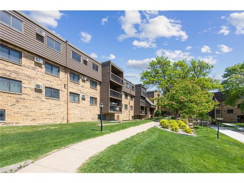 212-999 41st Ave Ne, Columbia Heights, MN, 55421-3186 | Card Image