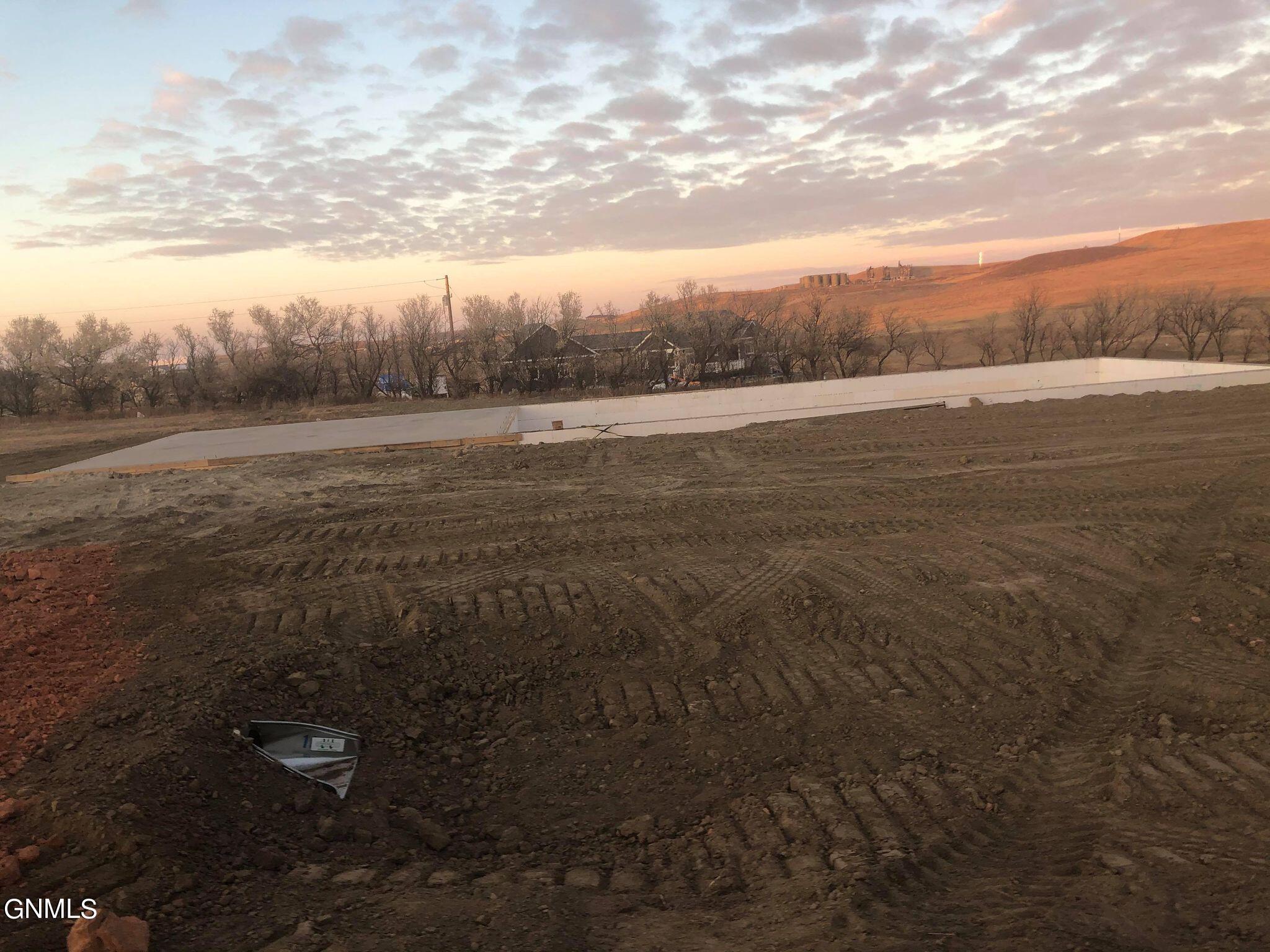 Land in Watford City 2