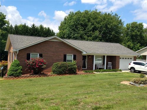 159 Cedar Knoll Dr, Mount Airy, NC, 27030-7792 | Card Image