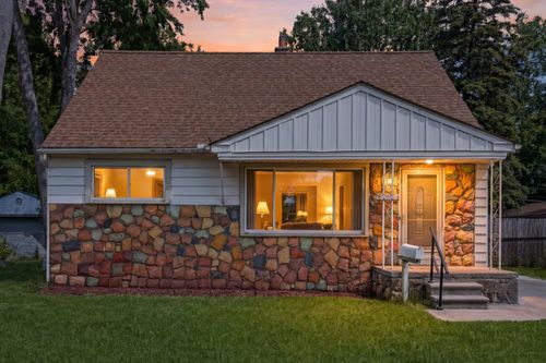28836 Marquette St, Garden City, MI, 48135-2713 | Card Image