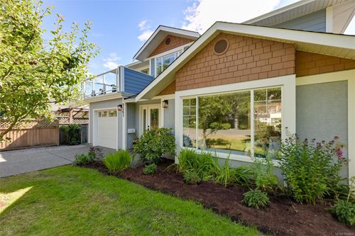 9661 Seventh St, Sidney, BC, V8L2V6 | Card Image