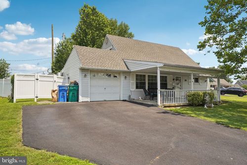 28 Indian Red Rd, LEVITTOWN, PA, 19057-2318 | Card Image