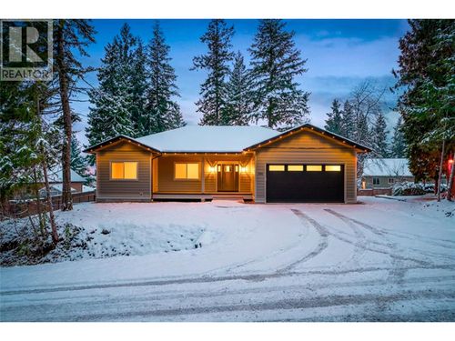 3682 Braelyn Rd, Tappen, BC, V0E2X1 | Card Image