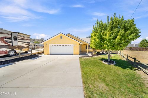 18101 Ghost Town St, Tehachapi, CA, 93561-5270 | Card Image