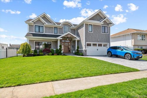 17 Anchor Dr, Massapequa, NY, 11758-7819 | Card Image