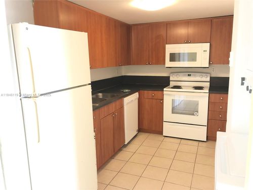 apt-435-8261 Nw 8th St, Miami, FL, 33126-3966 | Card Image