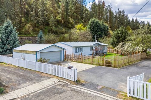 421 W A Ave, Colfax, WA, 99111-2005 | Card Image