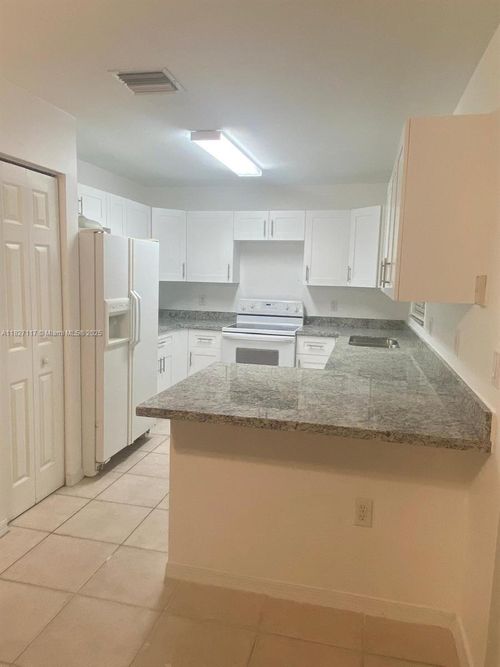 0-17109 Nw 23rd St, Pembroke Pines, FL, 33028-2062 | Card Image